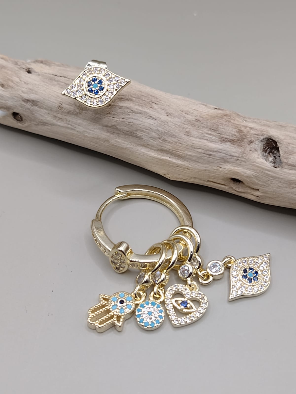 Aretes Horus