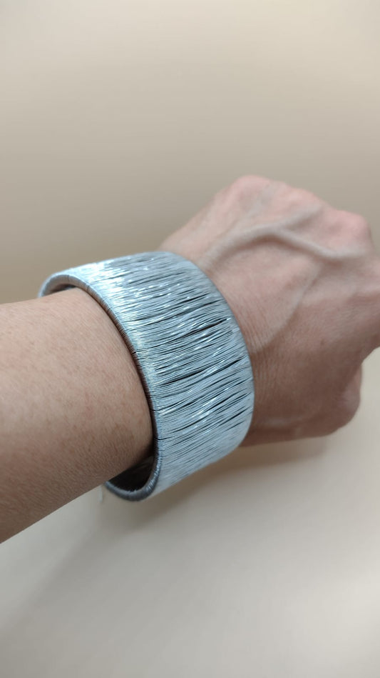 Pulsera brazalete hilos