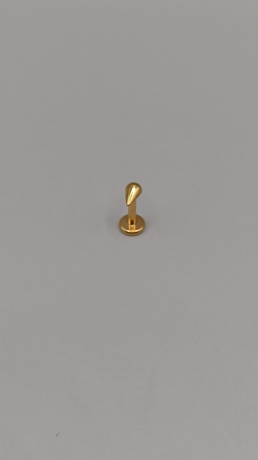 Piercing gota dorado